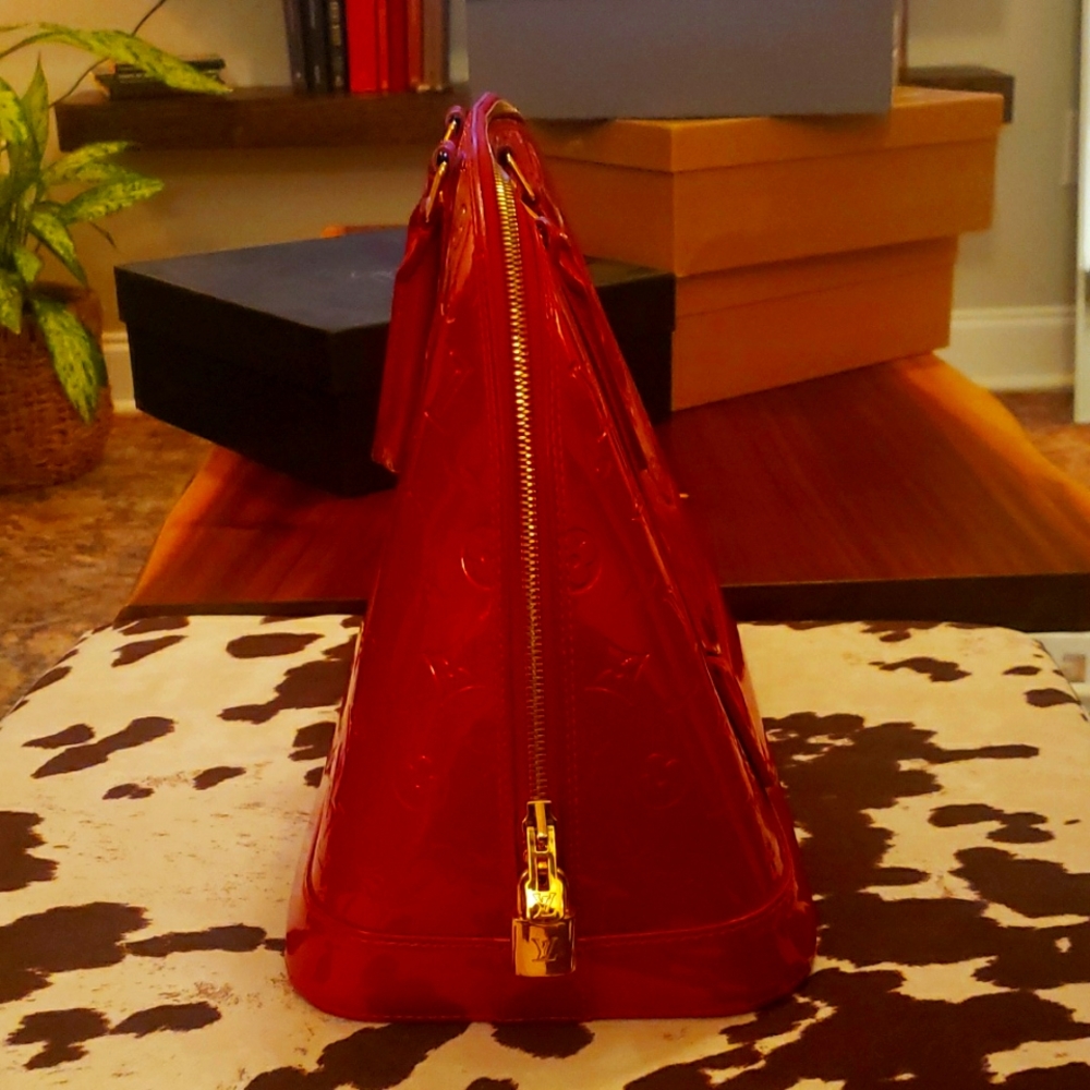 Louis Vuitton - Picture 3 of 6